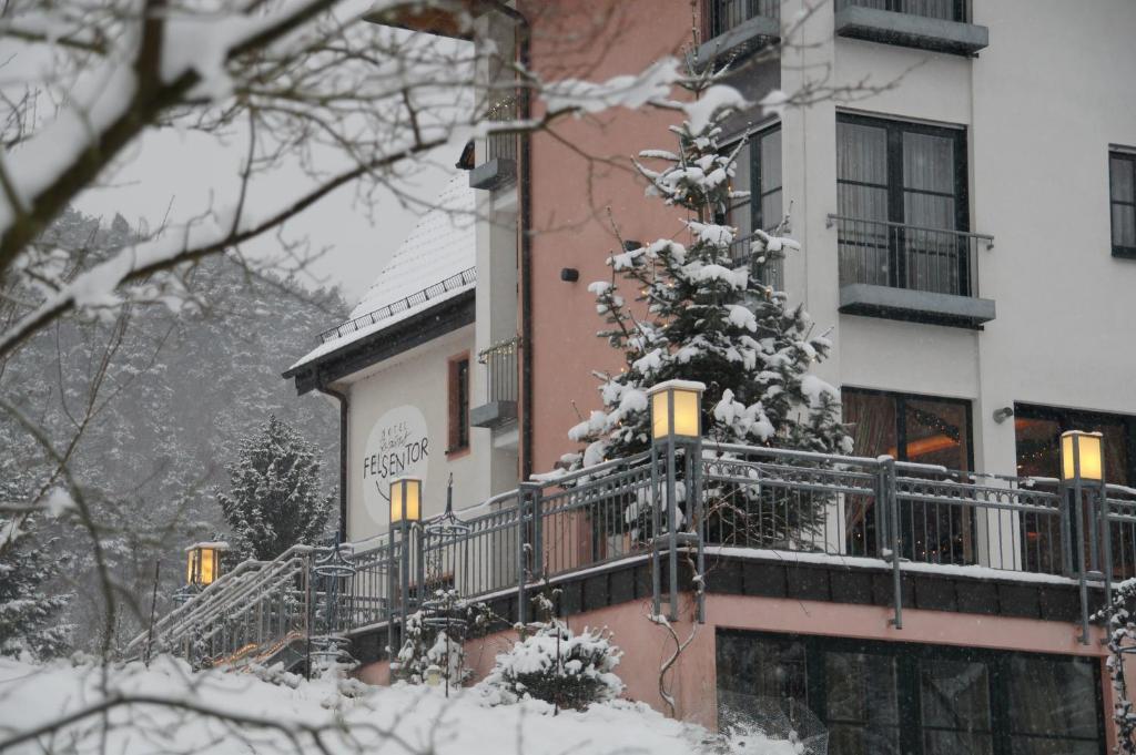 Land-Gut-Hotel Felsentor Hauenstein Exterior photo